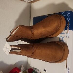 *NEW* Womens platform winter boots size 9 color cognac